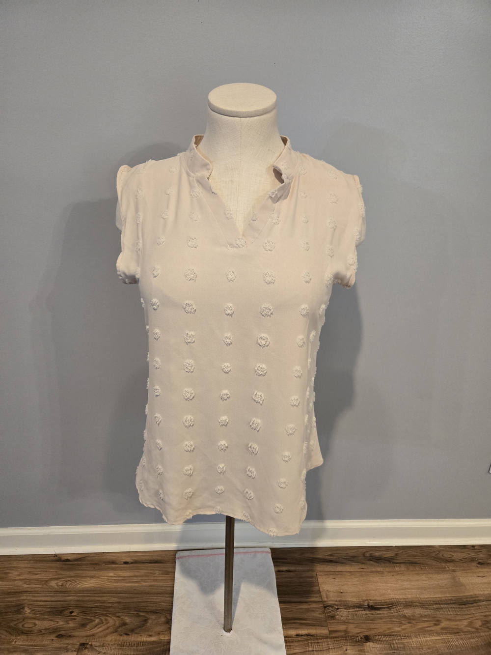 Textured Sleeveless/Cap-Sleeve Blouse